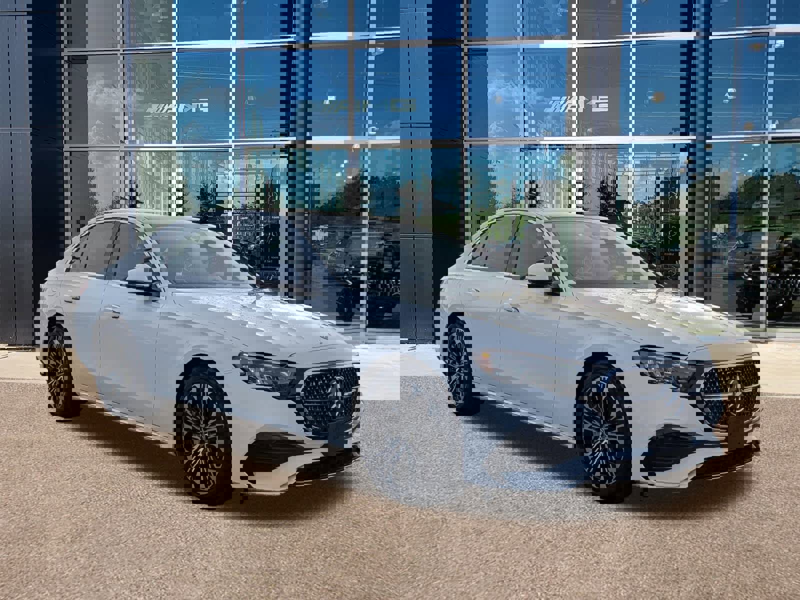 Used 2025 Mercedes-Benz E 450 4MATIC Sedan image 3