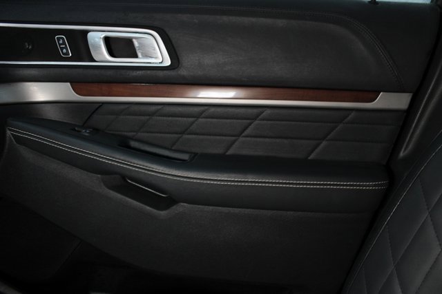 Used 2016 Ford Explorer Platinum image 32