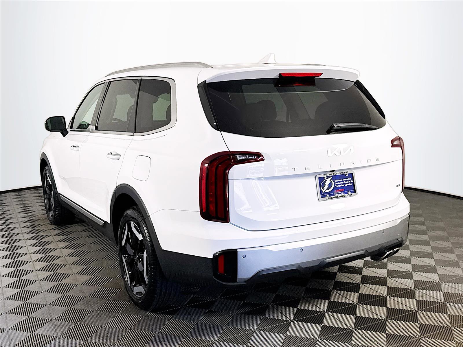 Certified 2023 Kia Telluride S image 5