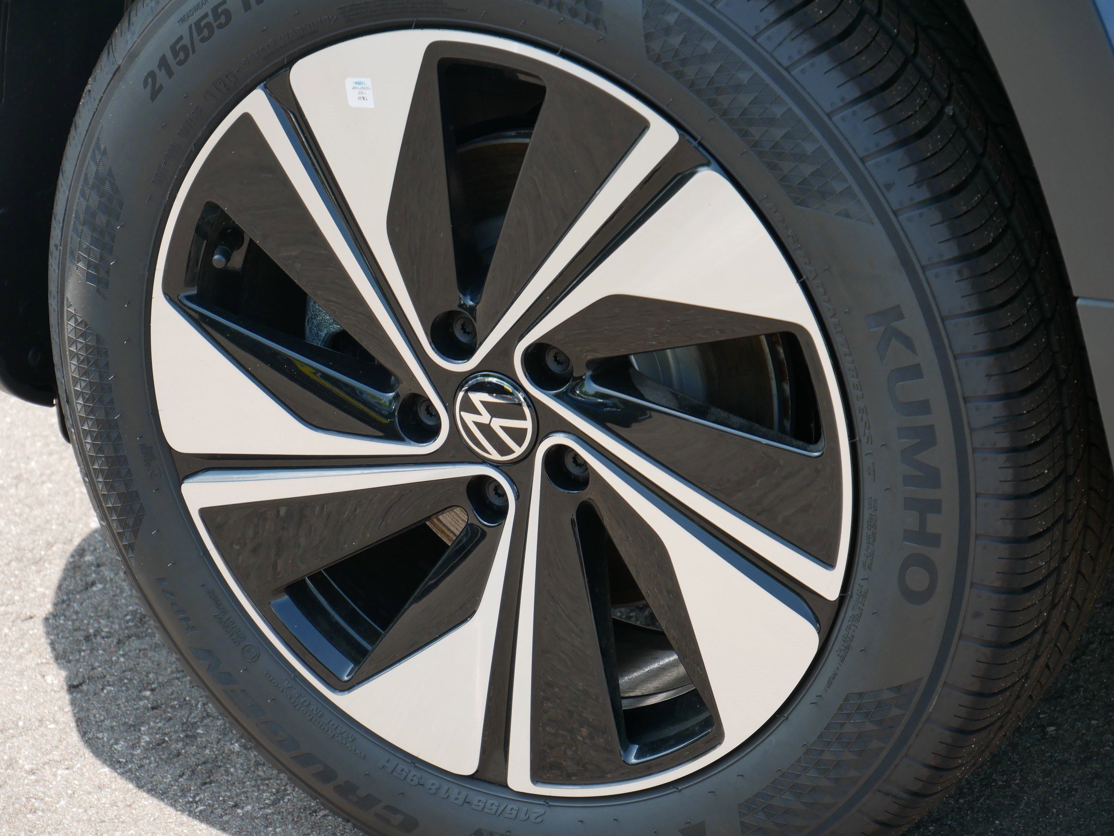 New 2026 Volkswagen Taos SE AWD/4WD image 3
