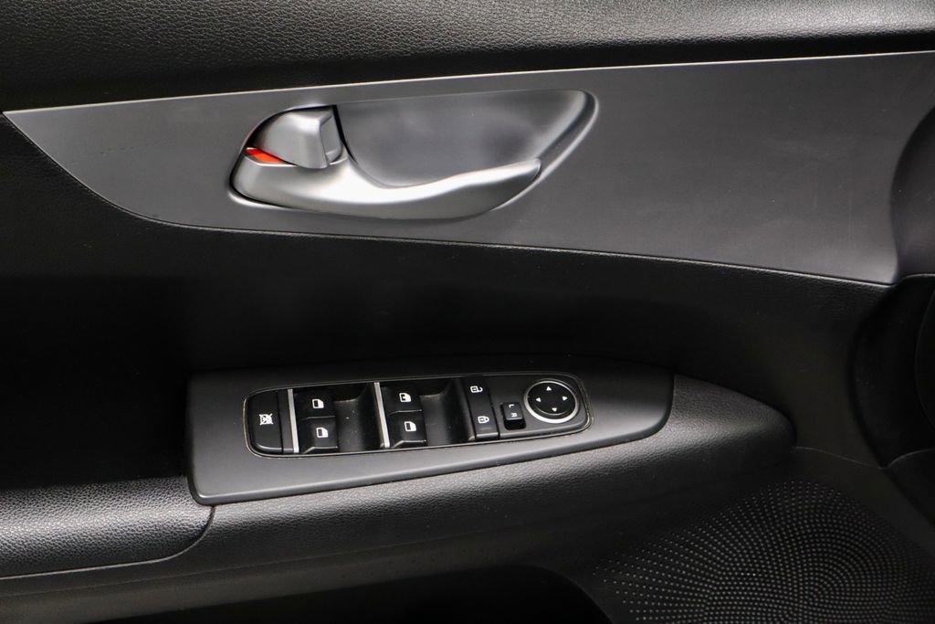 Used 2022 Kia Forte LXS FWD image 22