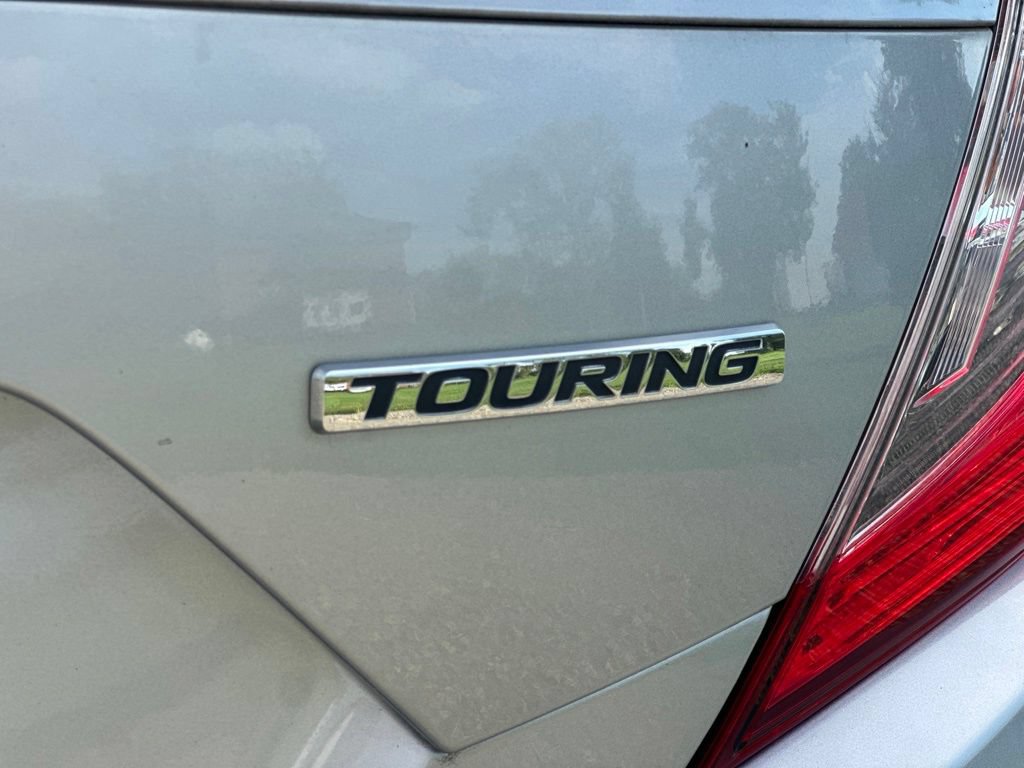 Used 2017 Honda Civic Touring image 4