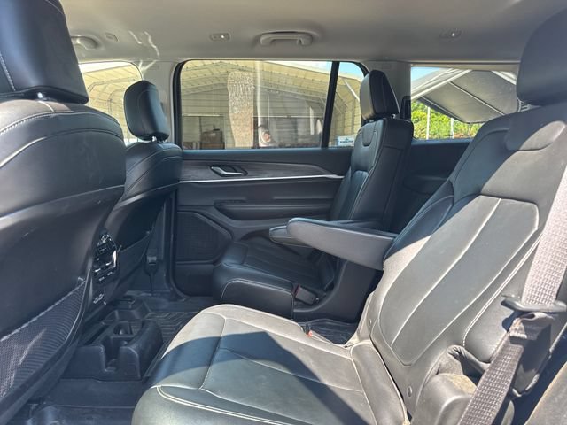Used 2023 Jeep Grand Cherokee L Limited w/ Black Appearance Package AWD/4WD image 11