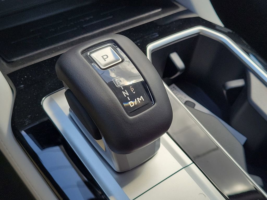 New 2025 Mitsubishi Outlander SE image 23