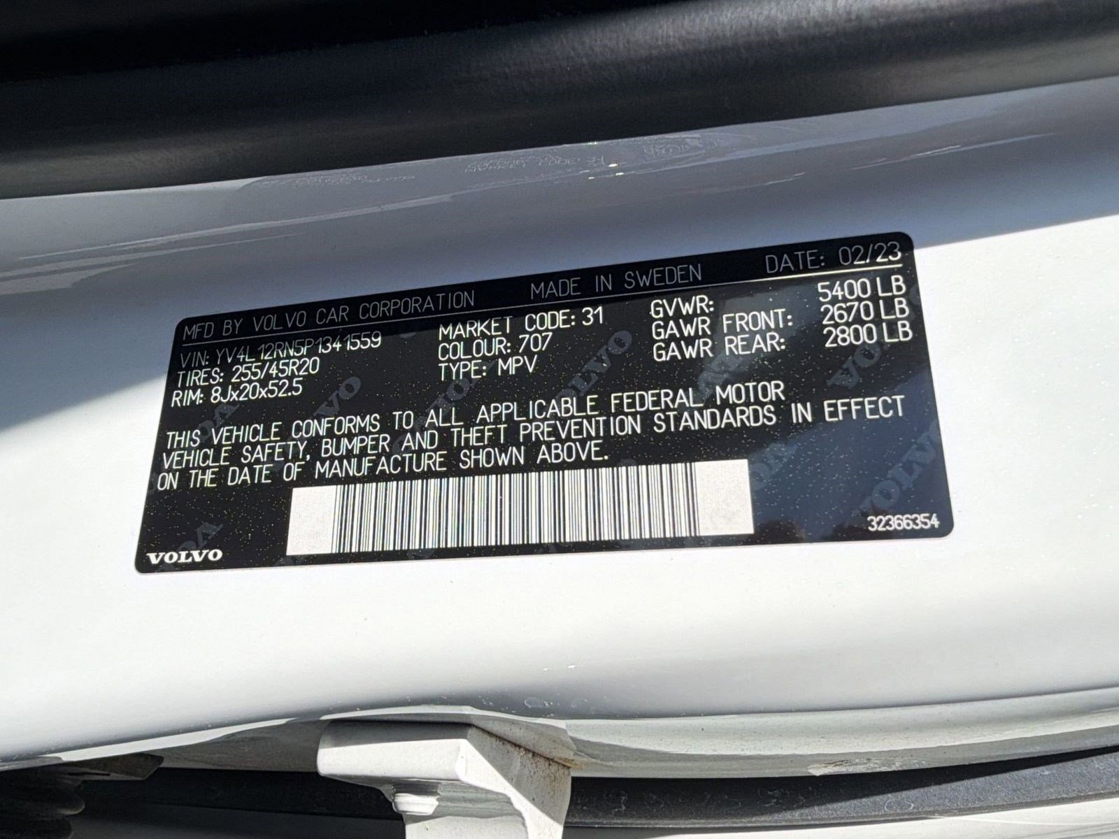 Certified 2023 Volvo XC60 B5 Plus AWD/4WD image 18