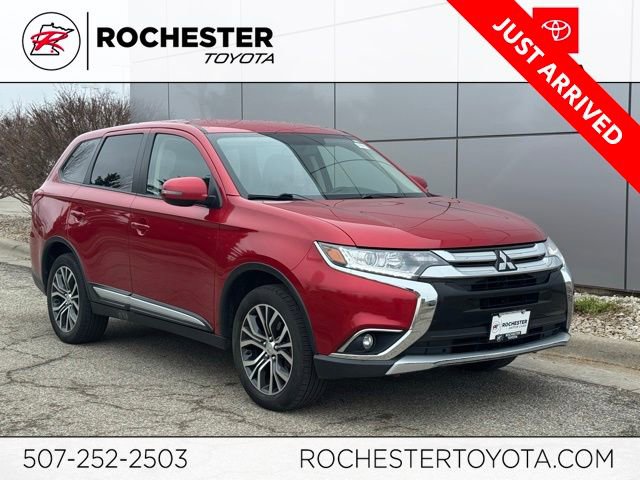 Used 2018 Mitsubishi Outlander SE image 1