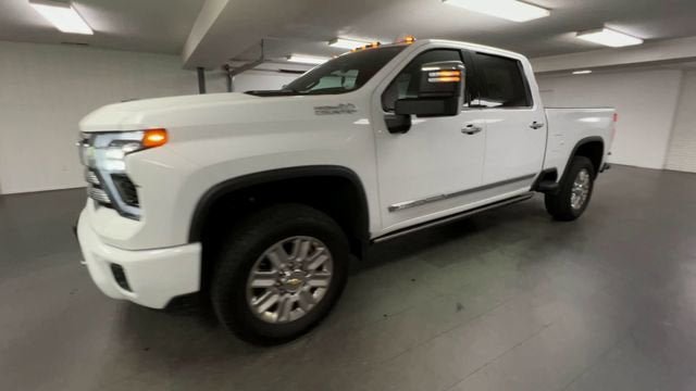 Certified 2024 Chevrolet Silverado 2500 High Country w/ High Country Premium Package AWD/4WD image 4
