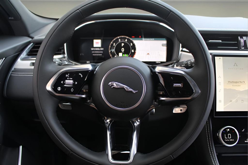 Used 2026 Jaguar F-PACE R-Dynamic S image 19