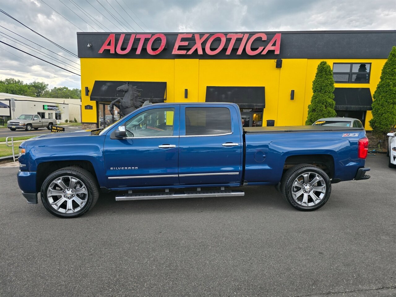 Used 2017 Chevrolet Silverado 1500 LTZ Z71 w/ LTZ Plus Package AWD/4WD image 2