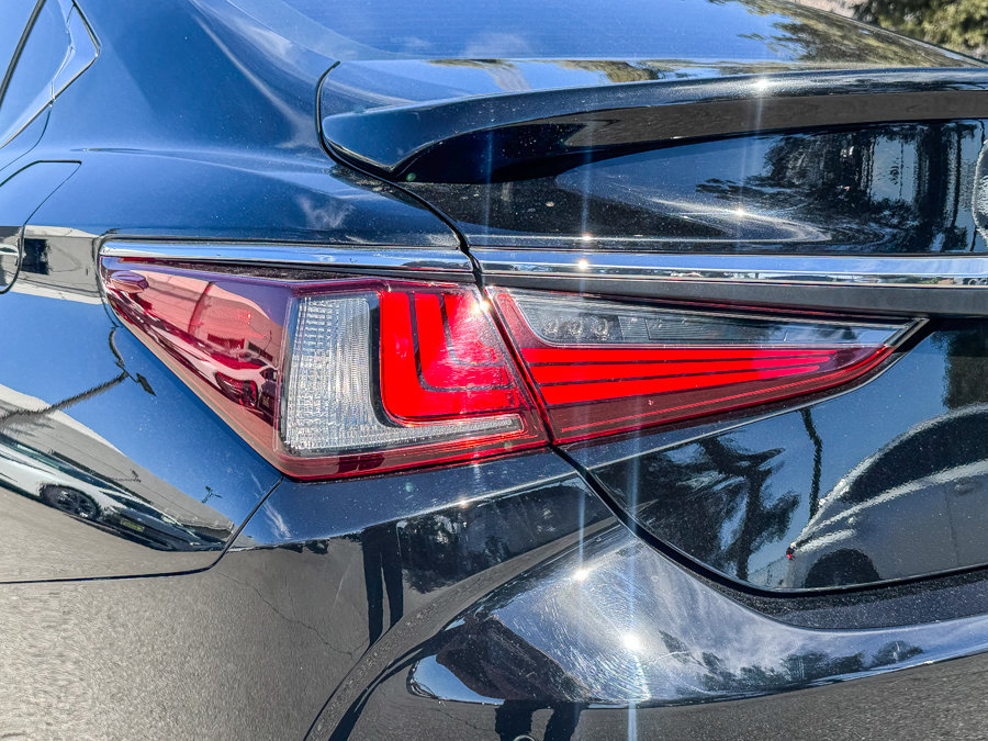Used 2024 Lexus ES 300h w/ Premium Package FWD image 9