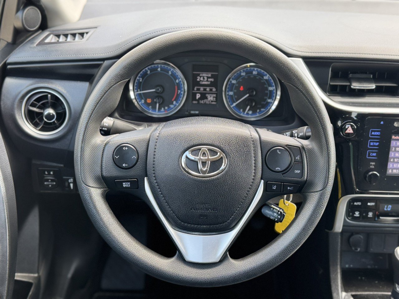 Used 2017 Toyota Corolla LE FWD image 14