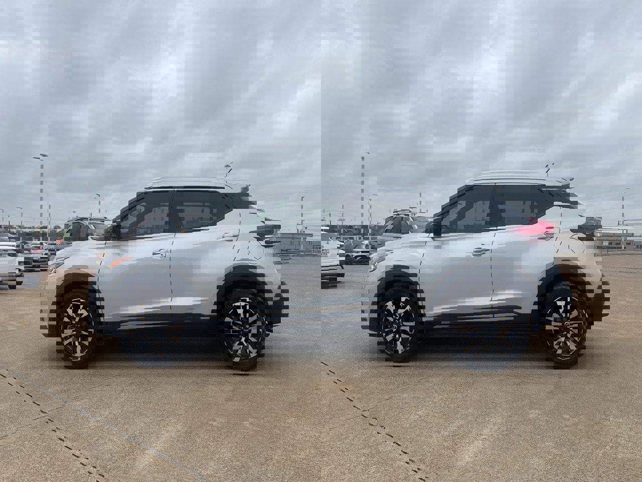 Used 2019 Nissan Kicks SR image 11