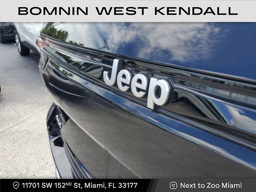 Used 2023 Jeep Grand Cherokee Summit image 9