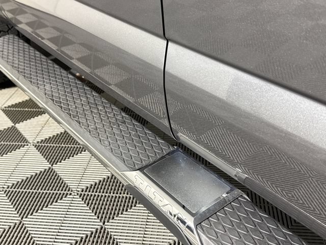 Used 2018 Nissan Titan SL AWD/4WD image 18