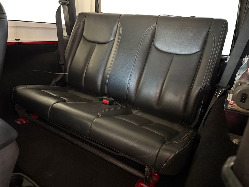 Used 2016 Jeep Wrangler Rubicon w/ Power Convenience Group AWD/4WD image 16
