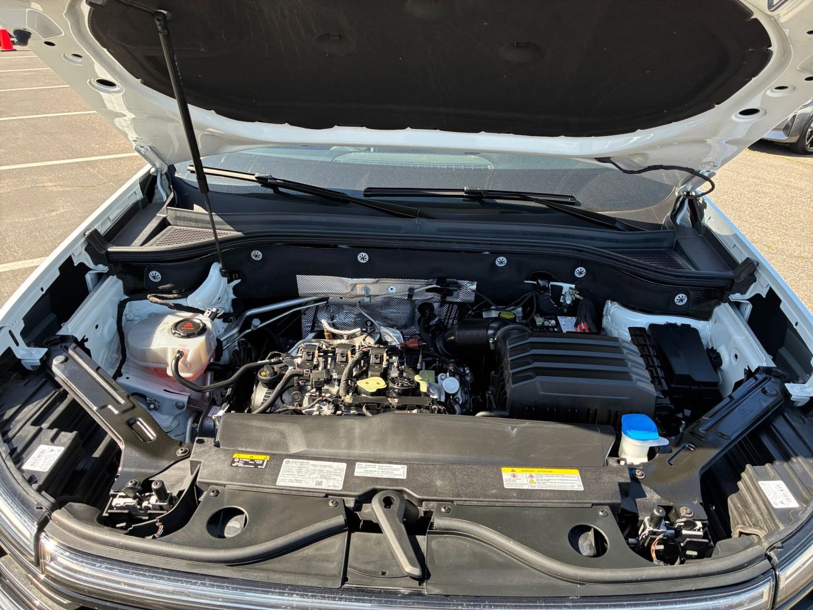 Used 2025 Volkswagen Atlas Cross Sport SE image 34