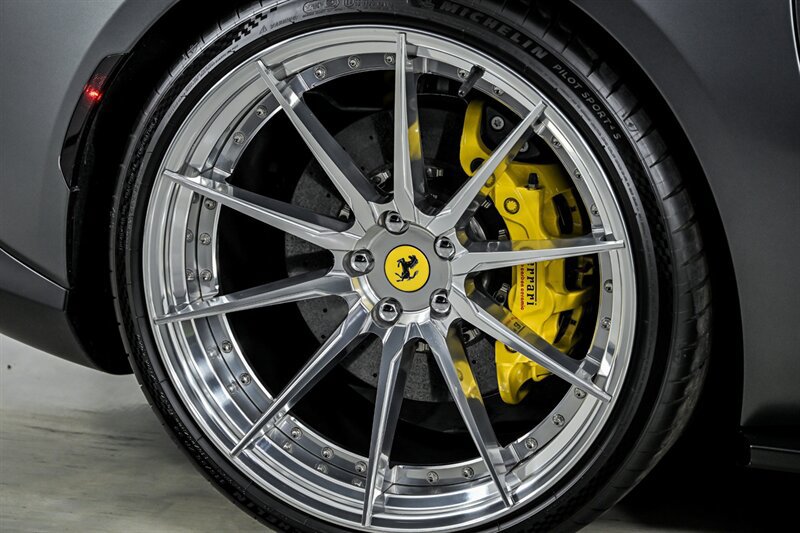 Used 2020 Ferrari 812 Superfast RWD image 11