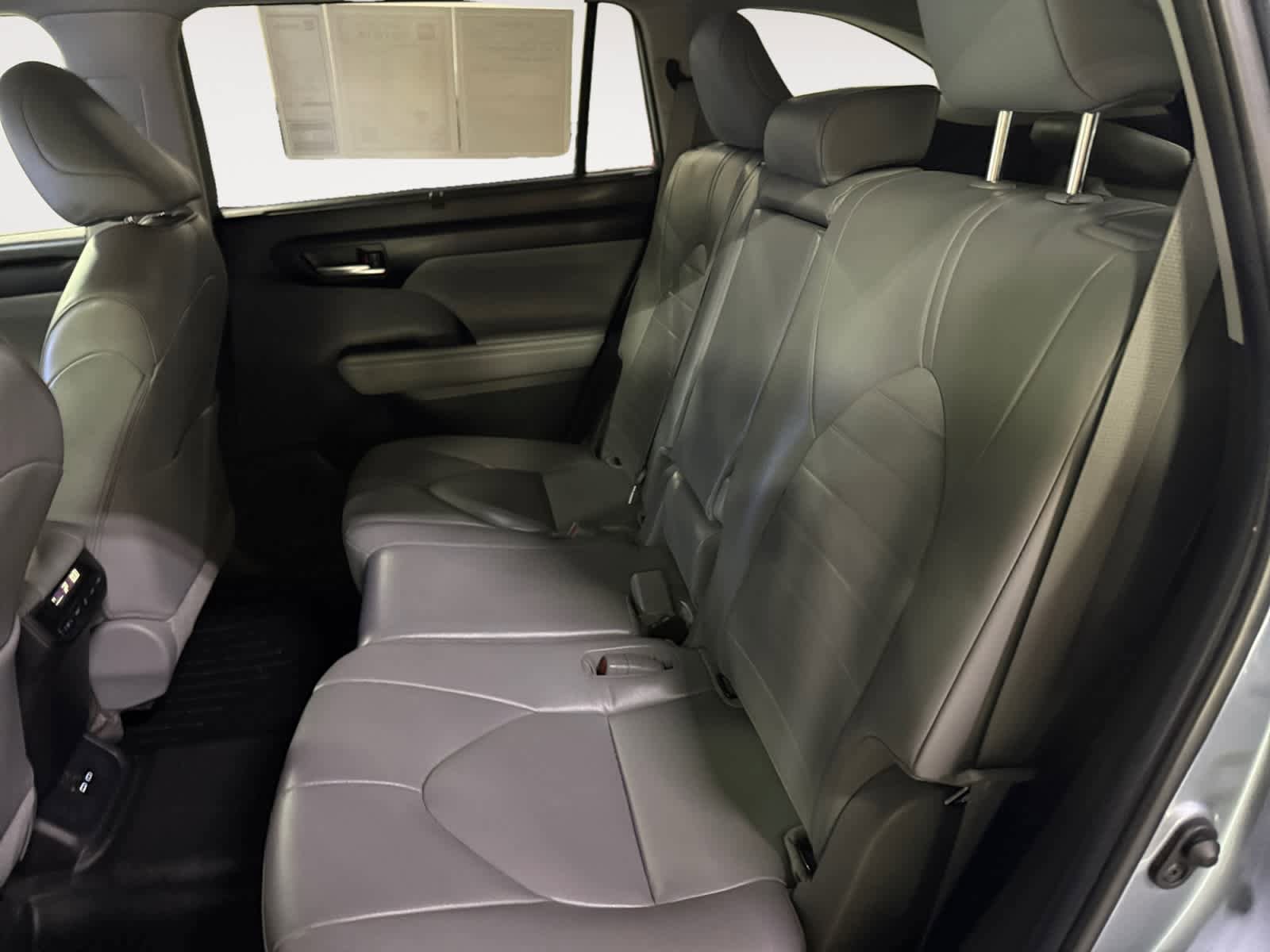 Used 2023 Toyota Highlander XLE FWD image 20