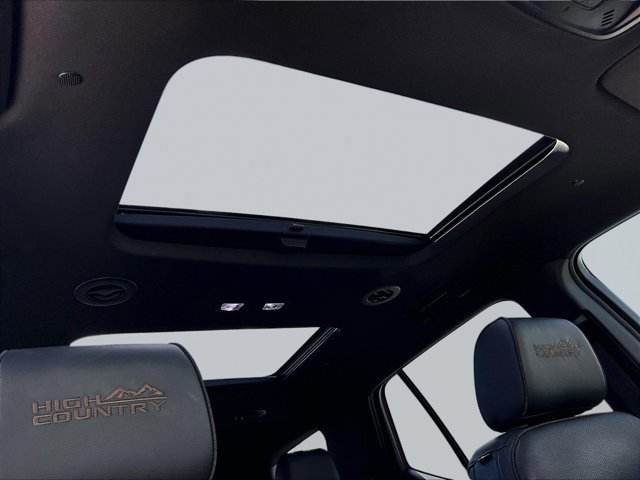 Certified 2023 Chevrolet Traverse High Country image 17
