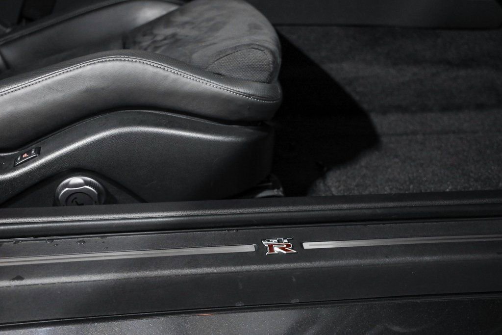 Used 2009 Nissan GT-R Premium image 26