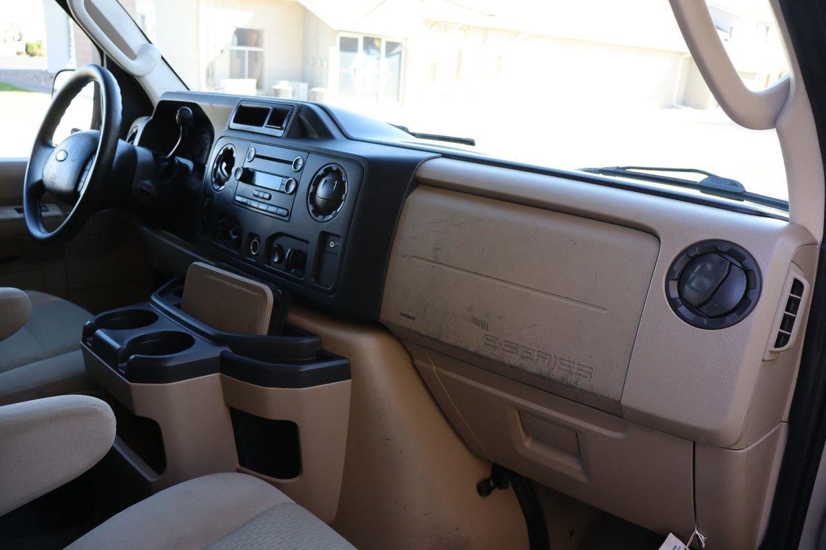 Used 2009 Ford E-350 and Econoline 350 Super Duty Wagon image 17