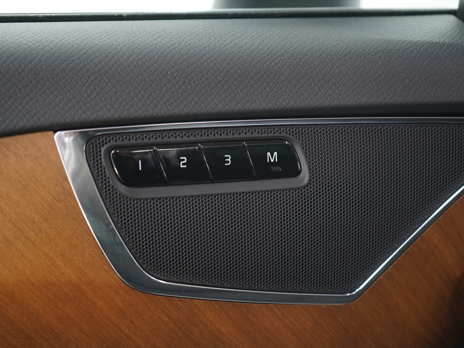 Used 2022 Volvo XC90 T6 Momentum w/ Climate Package image 30