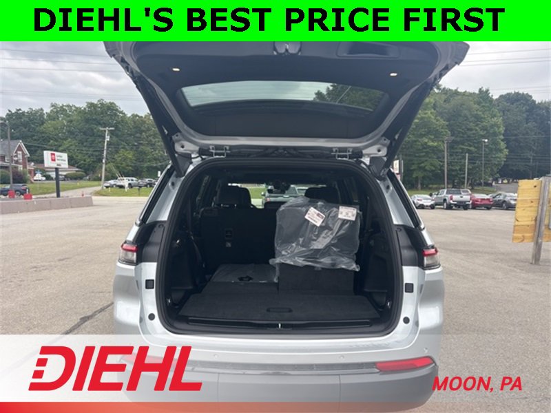 New 2025 Jeep Grand Cherokee L Altitude image 5