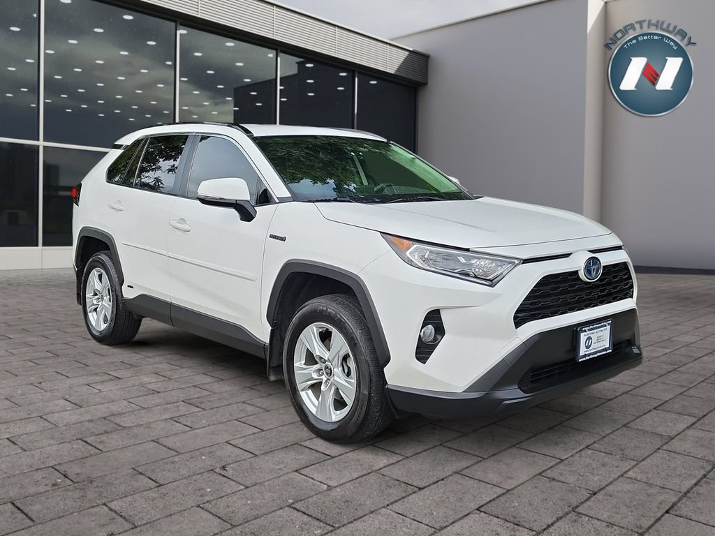 Used 2021 Toyota RAV4 XLE w/ XLE Grade Weather Package AWD/4WD image 7