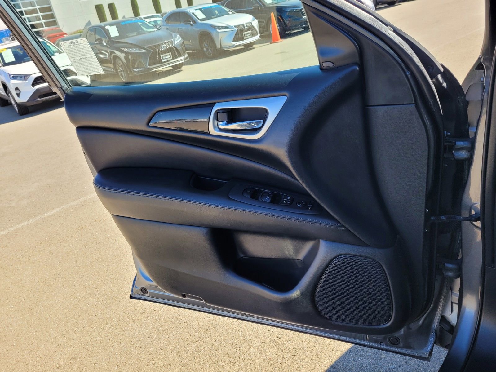 Used 2018 Nissan Pathfinder SV w/ SV Tech Package image 16