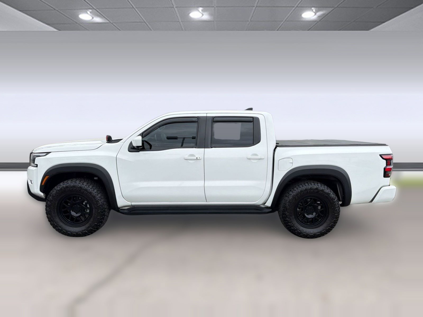 Used 2024 Nissan Frontier PRO-4X w/ Pro Convenience Package image 2