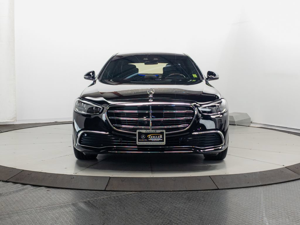 Used 2024 Mercedes-Benz S 580e 4MATIC Sedan video 2