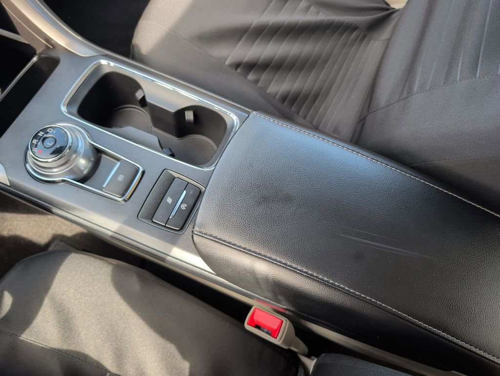 Used 2020 Ford Fusion SE image 16