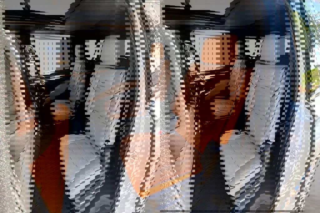 New 2026 Cadillac Escalade ESV Luxury w/ LPO, Radiant Package AWD/4WD image 10