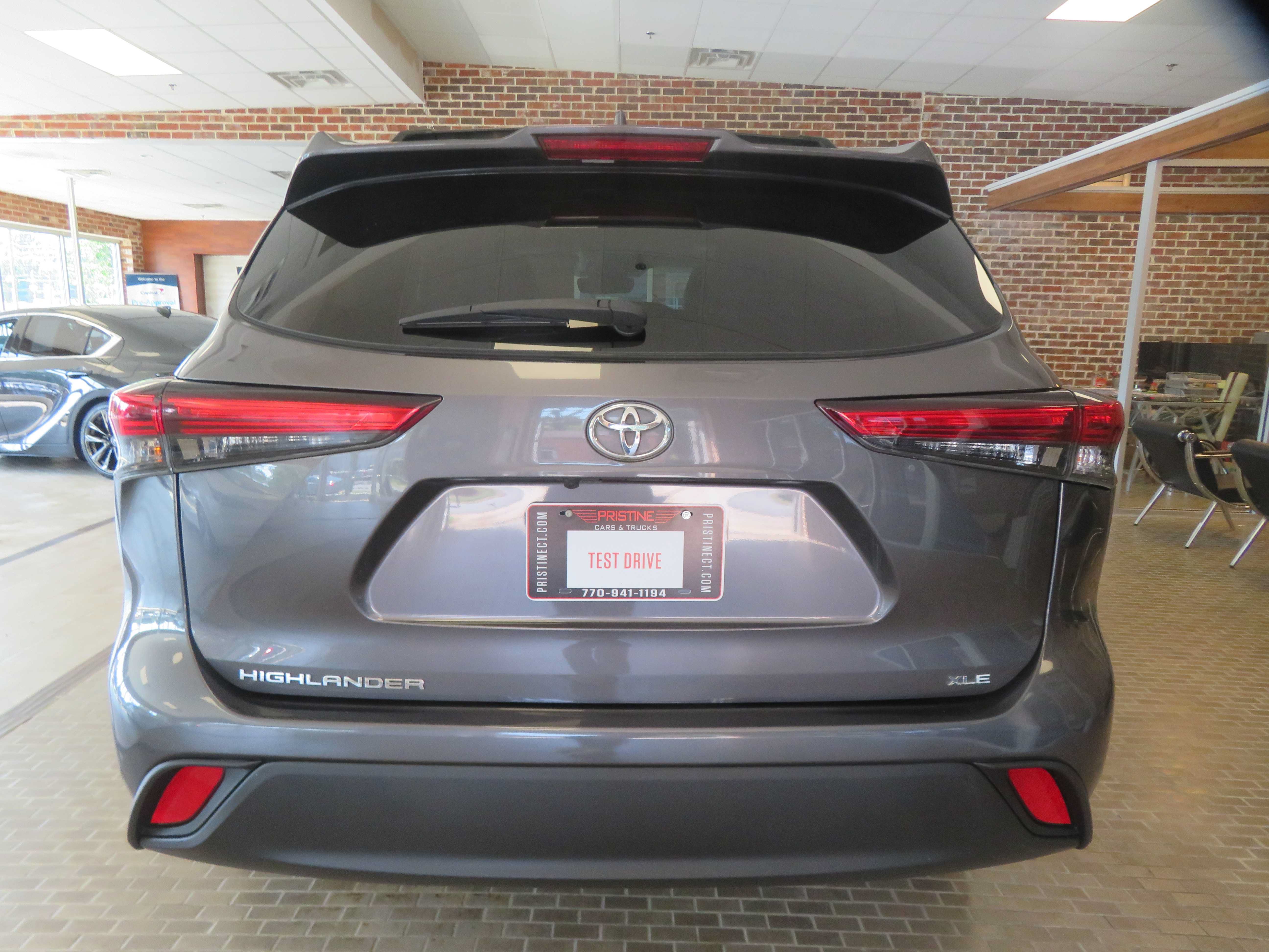 Used 2020 Toyota Highlander XLE FWD image 74