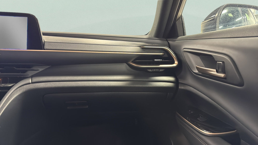 Used 2024 Toyota Crown Limited image 37