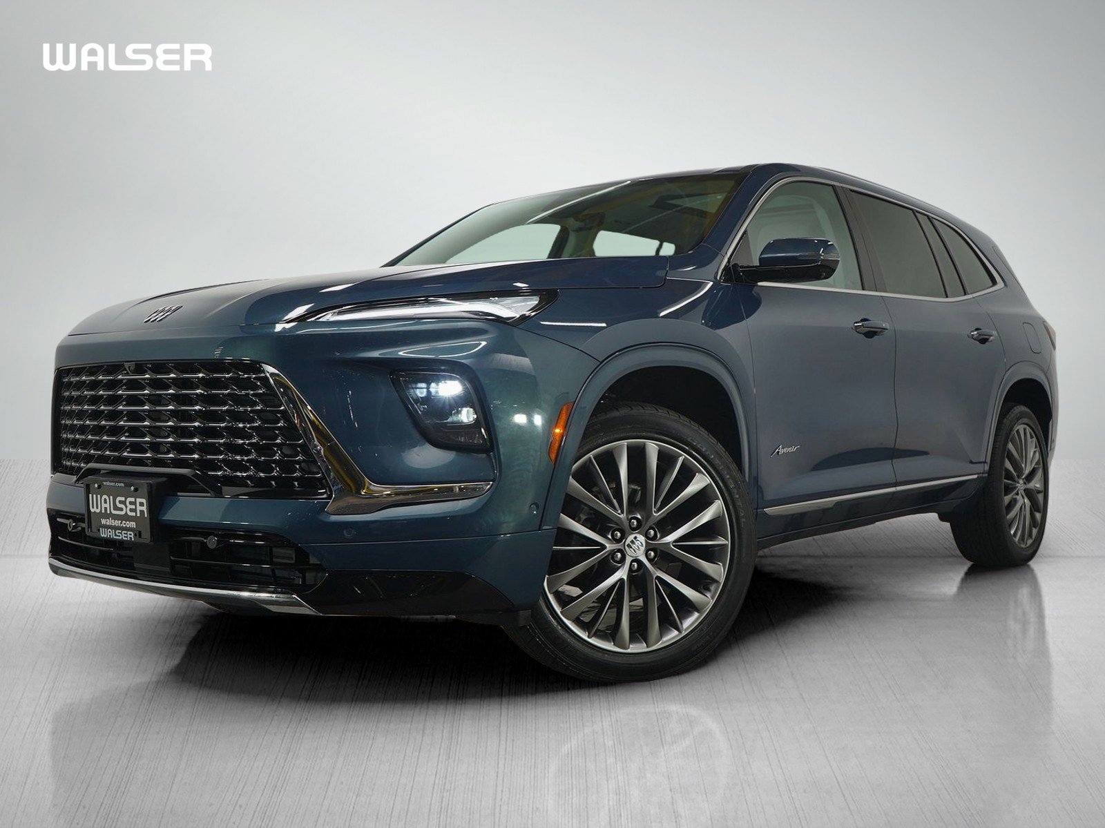 Used 2025 Buick Enclave Avenir image 1