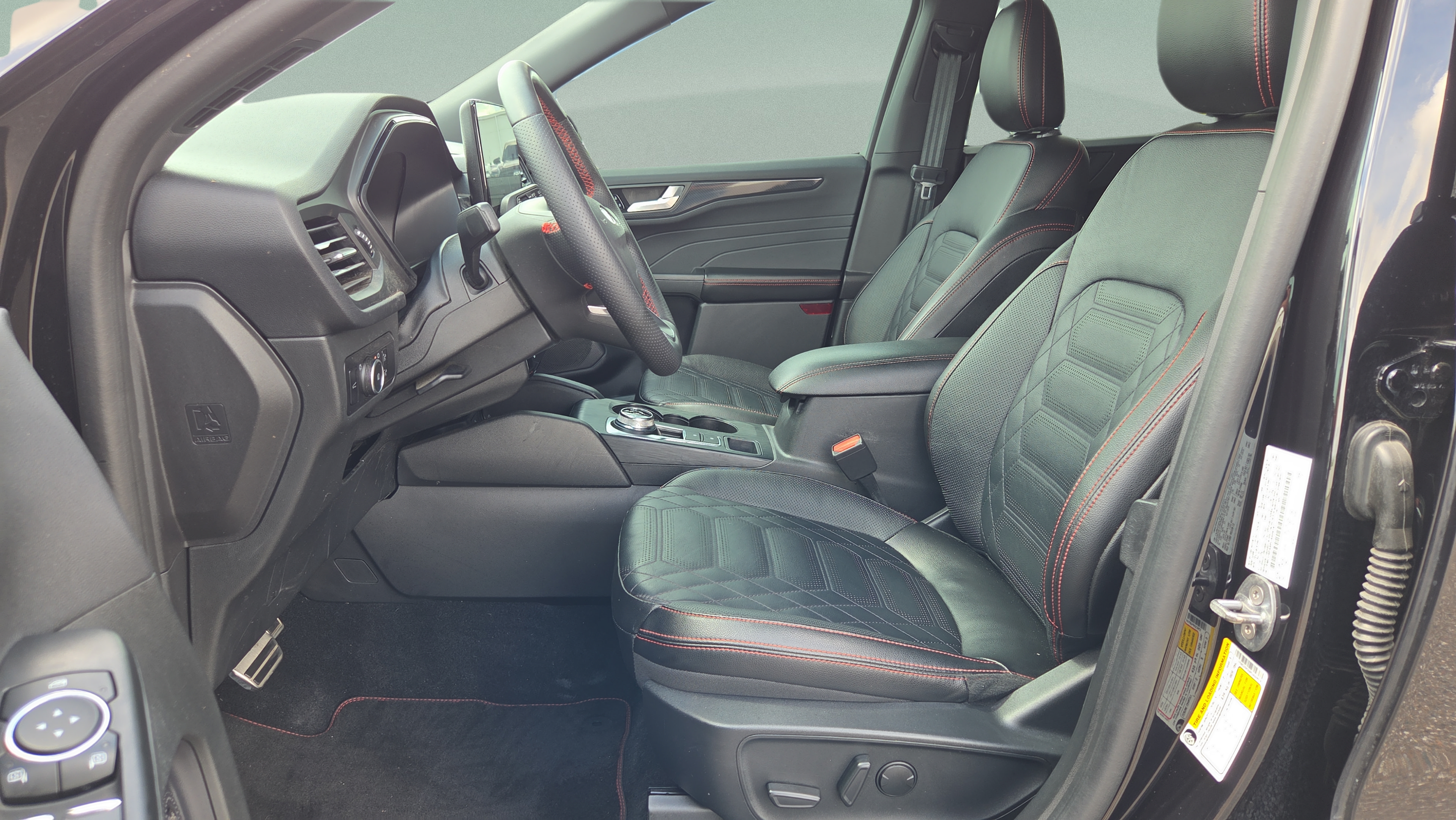 Used 2023 Ford Escape ST-Line Elite w/ Premium Technology Package AWD/4WD image 12