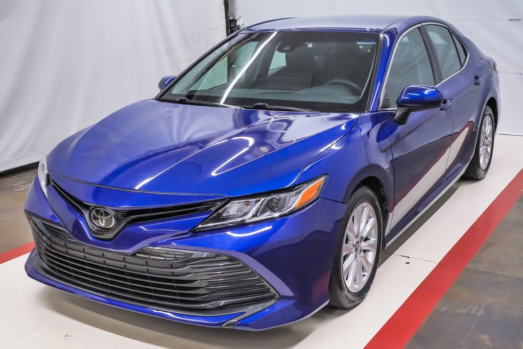 Used 2018 Toyota Camry LE image 1
