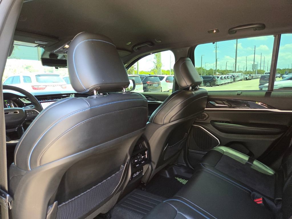 Used 2022 Jeep Grand Cherokee Trailhawk w/ Advanced Protech Group II AWD/4WD image 19