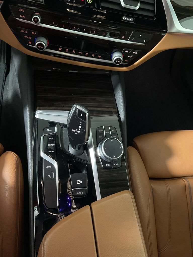 Used 2019 BMW 530e xDrive w/ Convenience Package AWD/4WD image 30