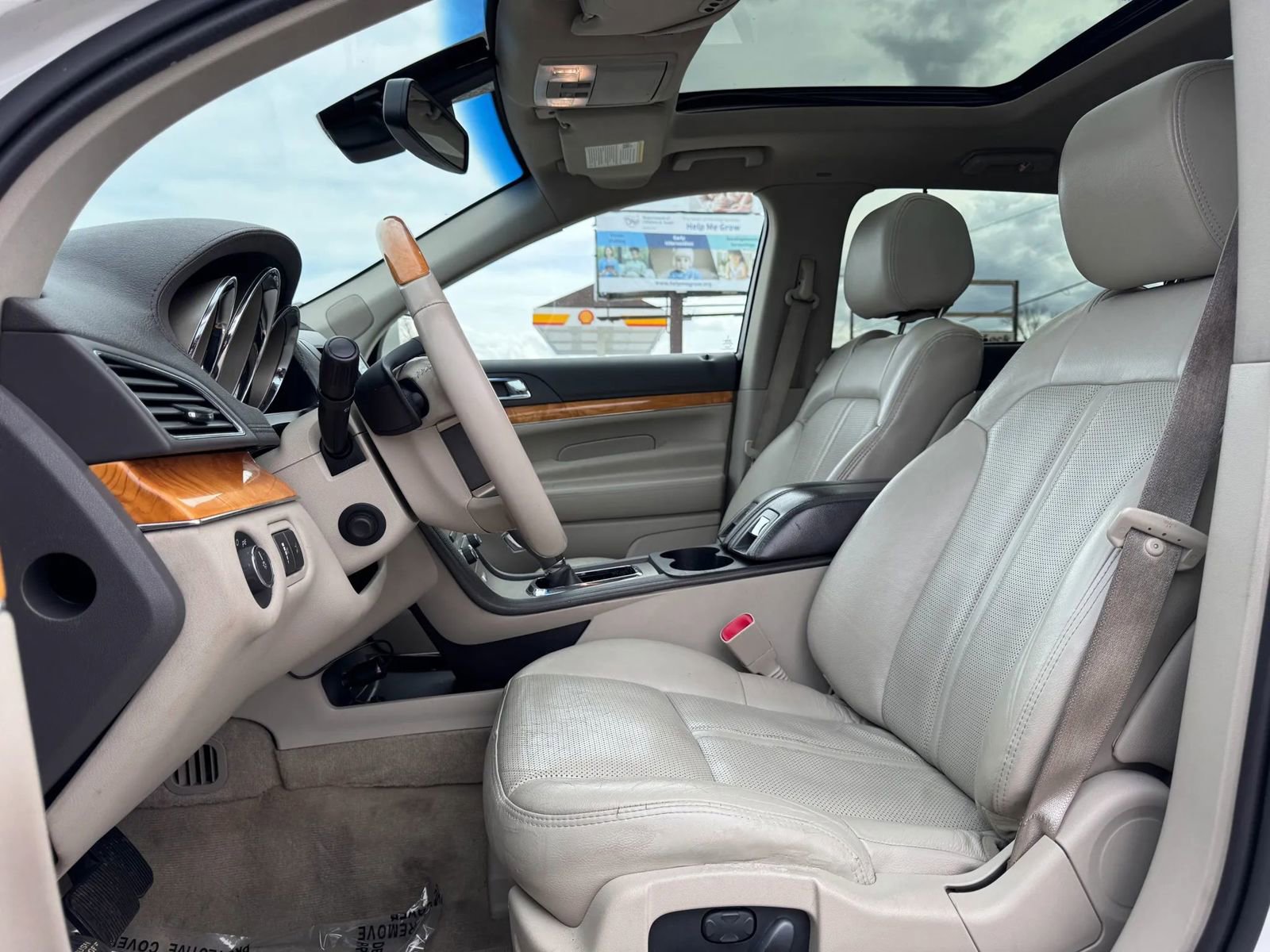 Used 2012 Lincoln MKT AWD image 19
