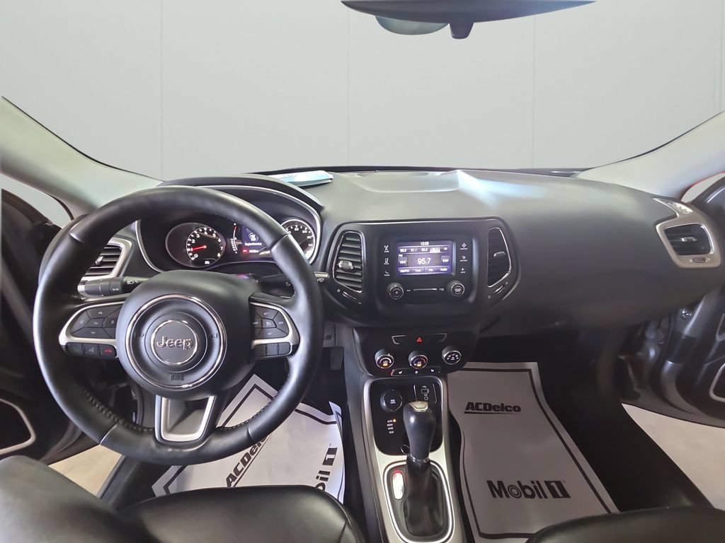 Used 2018 Jeep Compass Latitude w/ Cold Weather Group AWD/4WD image 42
