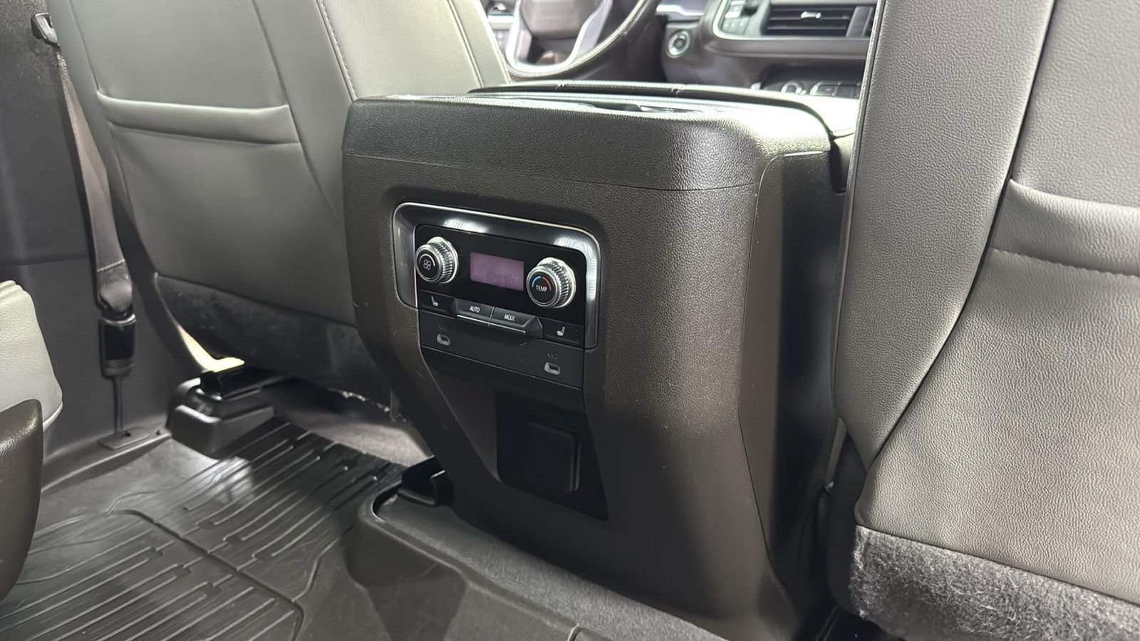 Used 2022 GMC Yukon XL SLT w/ SLT Luxury Package image 27