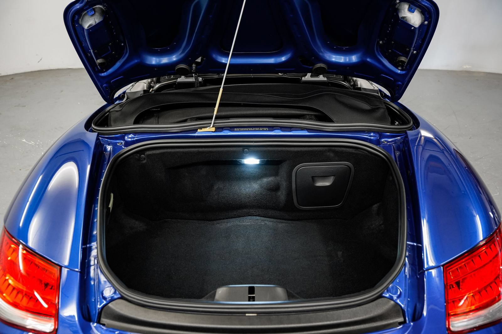 Used 2011 Porsche Boxster Spyder RWD image 39