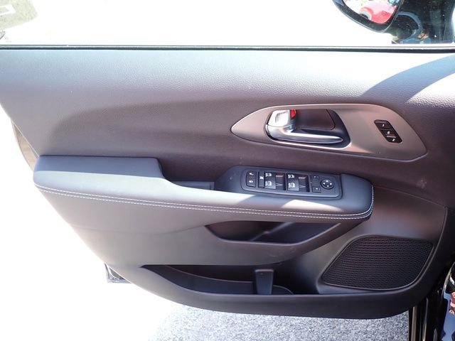 New 2026 Chrysler Pacifica Select AWD/4WD image 17