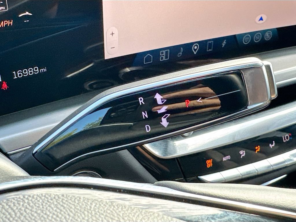 Used 2023 Cadillac Lyriq AWD image 18