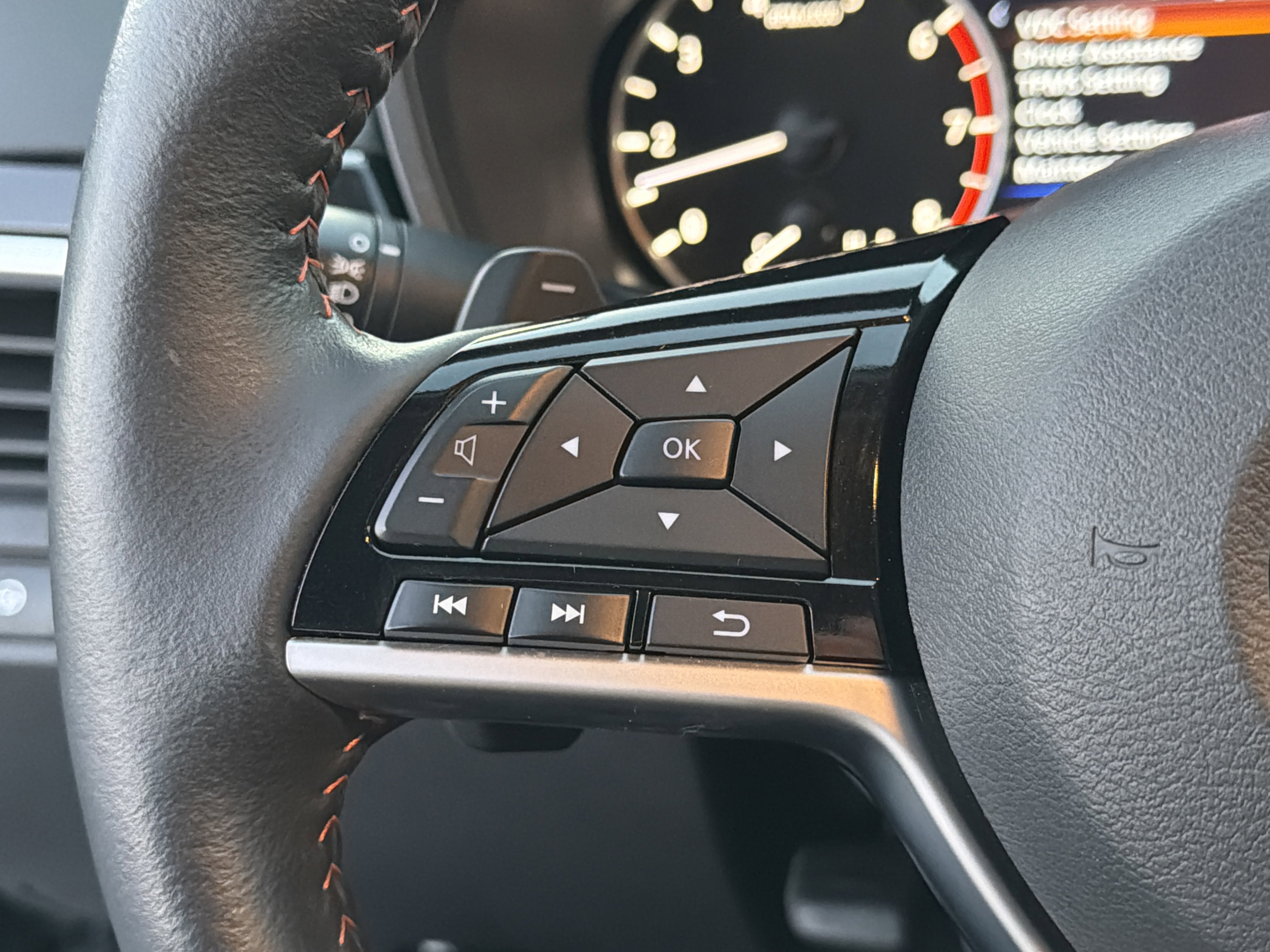 Used 2024 Nissan Altima 2.0 SR image 25