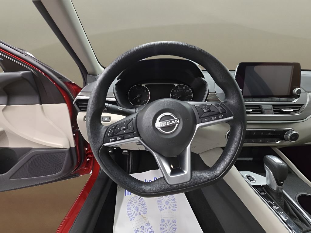 Used 2025 Nissan Altima 2.5 SV FWD image 22