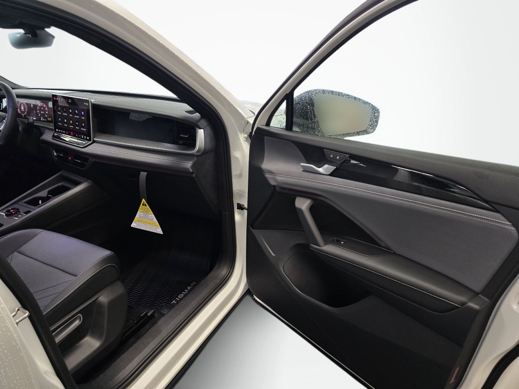 New 2026 Volkswagen Tiguan SE R-Line AWD/4WD image 40