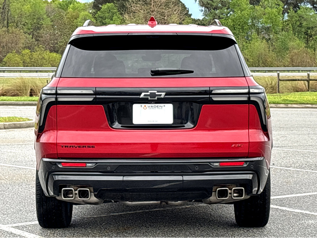 Used 2025 Chevrolet Traverse RS image 16